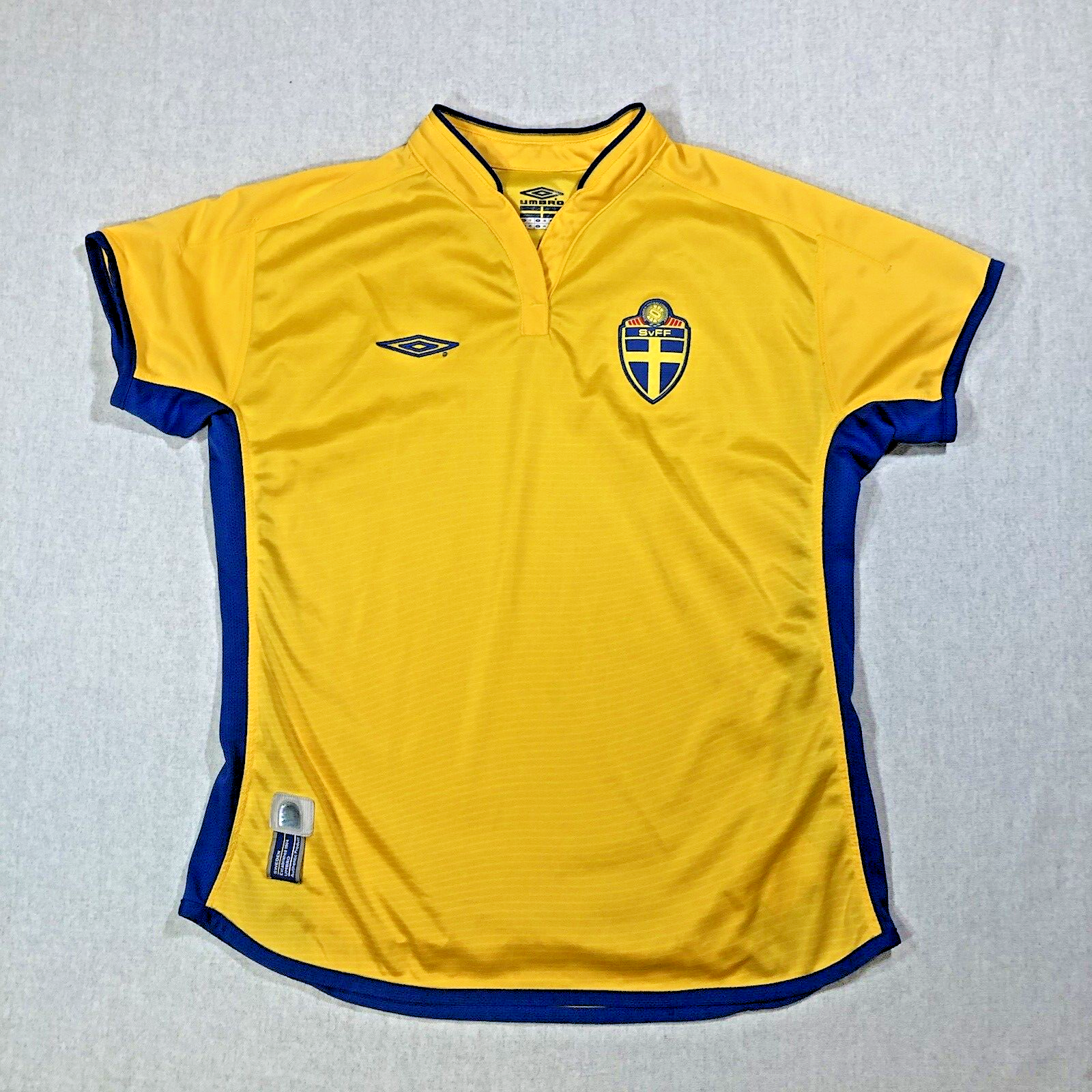 Umbro Sweden Jersey Women MEDIUM Yellow Soccer Logo Blue