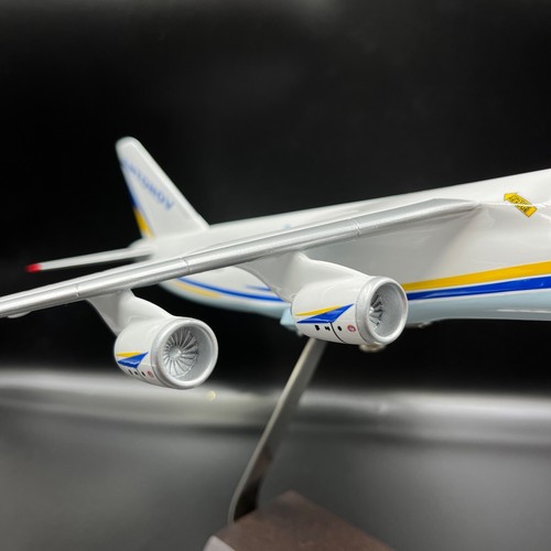 Model Antonov An-124 “BE BRAVE LIKE MYKOLAIV” with original autograph D.Antonov - Picture 8 of 24