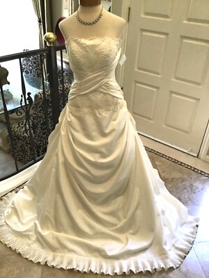 Paloma Blanca Wedding Dress  size 12 Sample dress