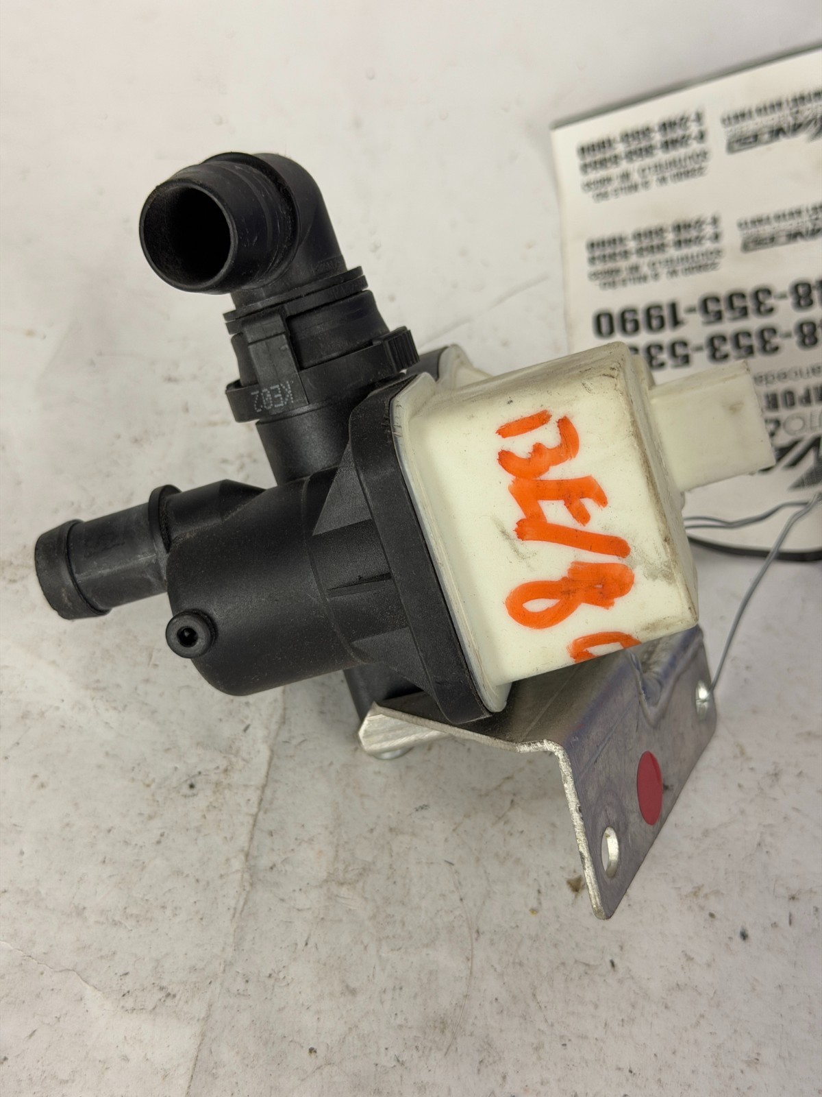 2002 Maserati M138 Spyder Fuel Leak Detection Pump Unit W/ Bracket 0261222 OEM