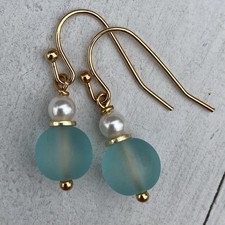 Min Favorit Caribbean Blue Sea Glass, White Freshwater Pearl Gold Pl Earrings