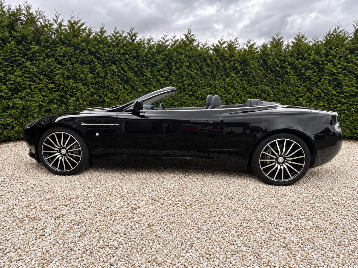 Aston Martin DB9