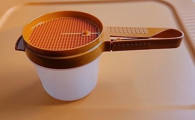 Vintage Tupperware Sift Set Handheld Flour Sifter 2.5 Cup 1689-16 and 1493-7