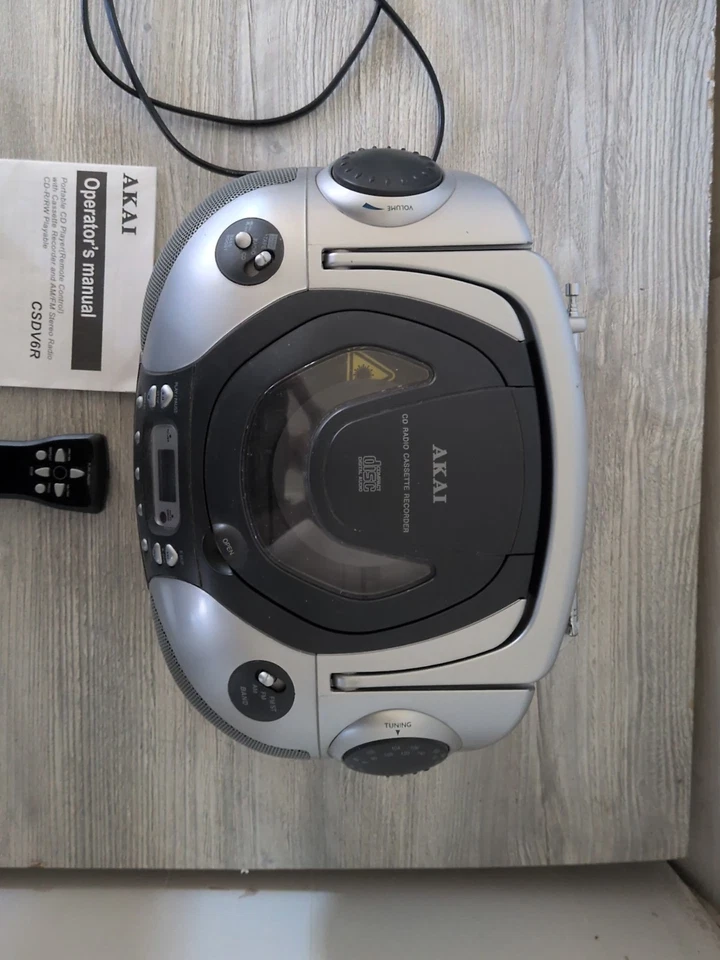 Gravador cassete rádio CD/com controle remoto Akai modelo CSDV6R - Testado - Imagem 4 de 4