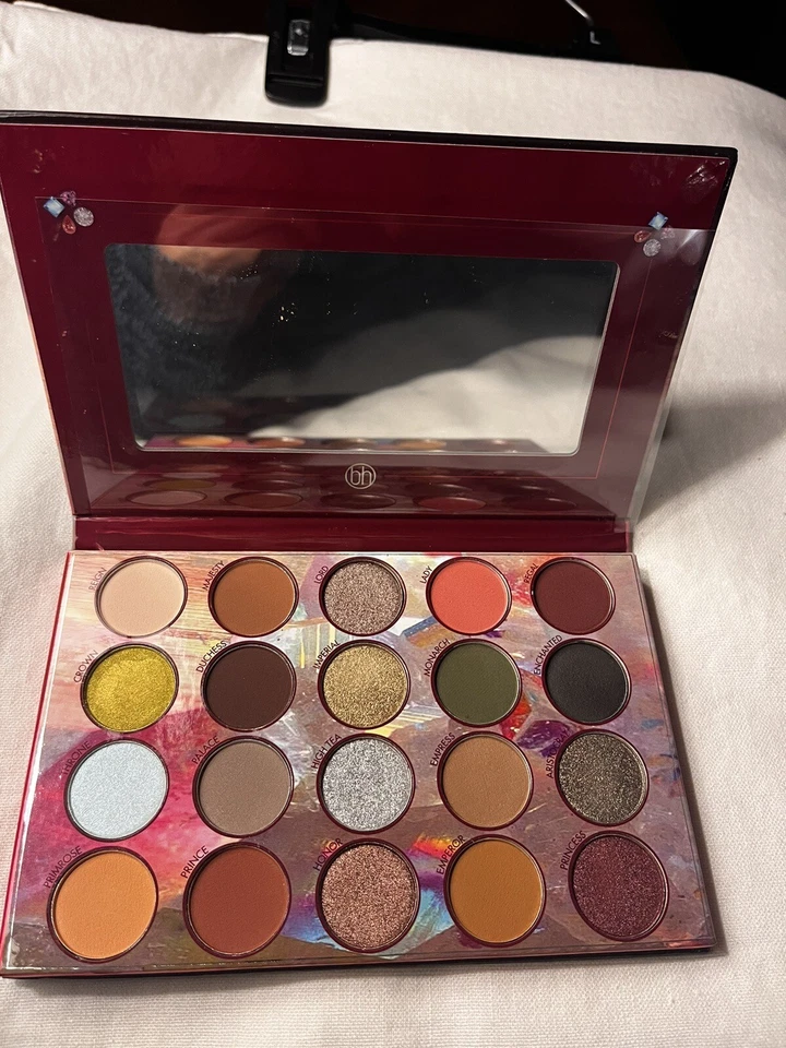 Sujetador Royal Affair Cosmetics 20 Colores Paleta de Sombras Foto 2 de 4
