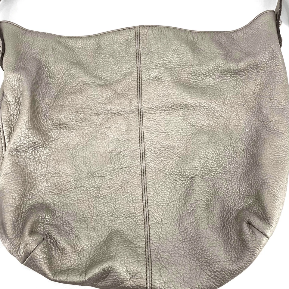 Bolso Hobo Bandolera Tignanello Para Mujer Forrado de Cuero Gris Plateado Metálico Grande Foto 3 de 4