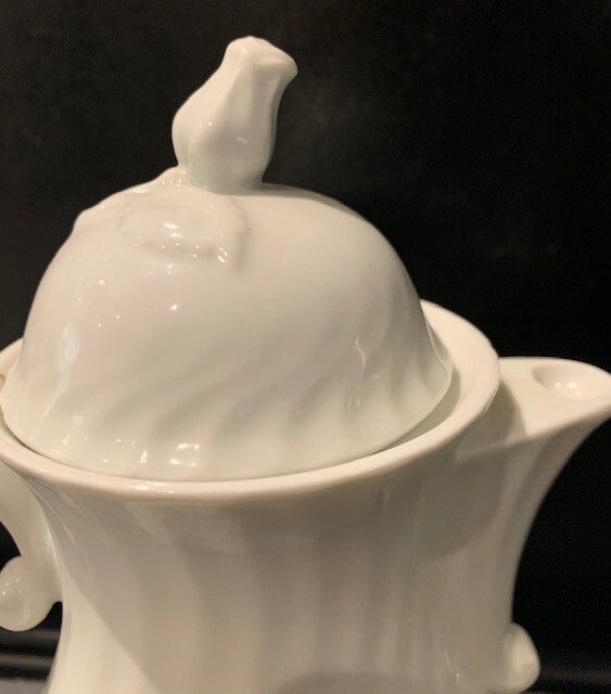 VINTAGE A&K Kaiser / W Germany Coffee Pot/Teapot With Rosebud Finial on