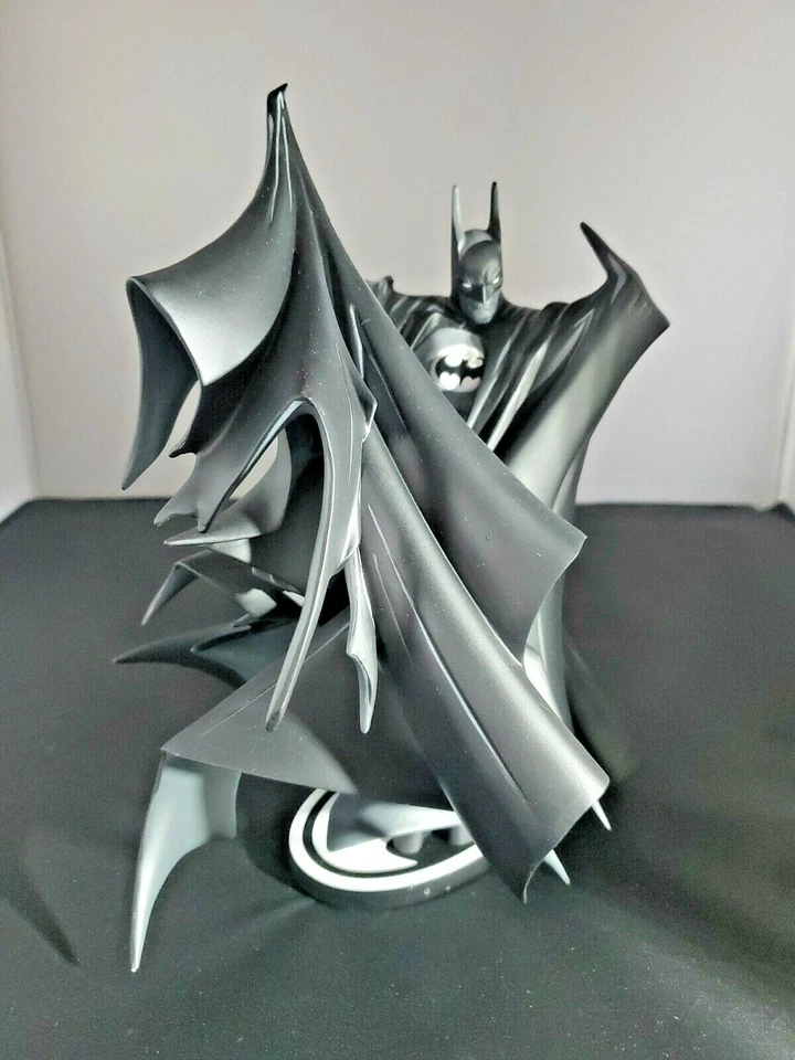 DC Batman TODD McFARLANE Black & White Statue 9" Deluxe #200 Version 2.0 RARE # - Image 3 of 4