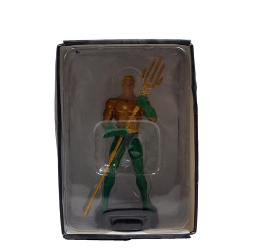 MAFEX No.267 MAFEX AQUAMAN (GOLD & GREEN SUIT) 