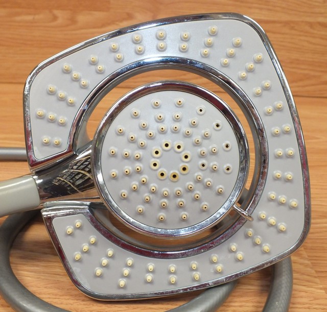 Delta Bronze 2.5 GPM Shower Head 5.5" Diameter 9.5 L /min. A112.18.1