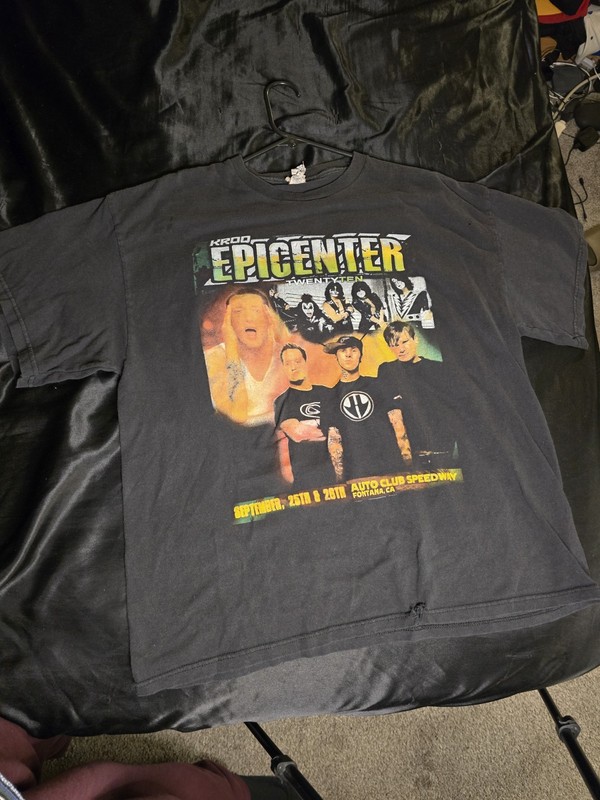 (2010) Fontana"Epicenter" Concert  2-Sided T-shirt *EMINEM*KISS*BLINK-182 (XL)🔥