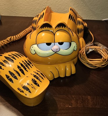 Vintage 1981 Tyco Garfield landline telephone Eyes Open Close