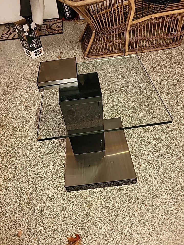 Mesa de centro moderna minimalista de vidrio para espacio pequeño Foto 2 de 4