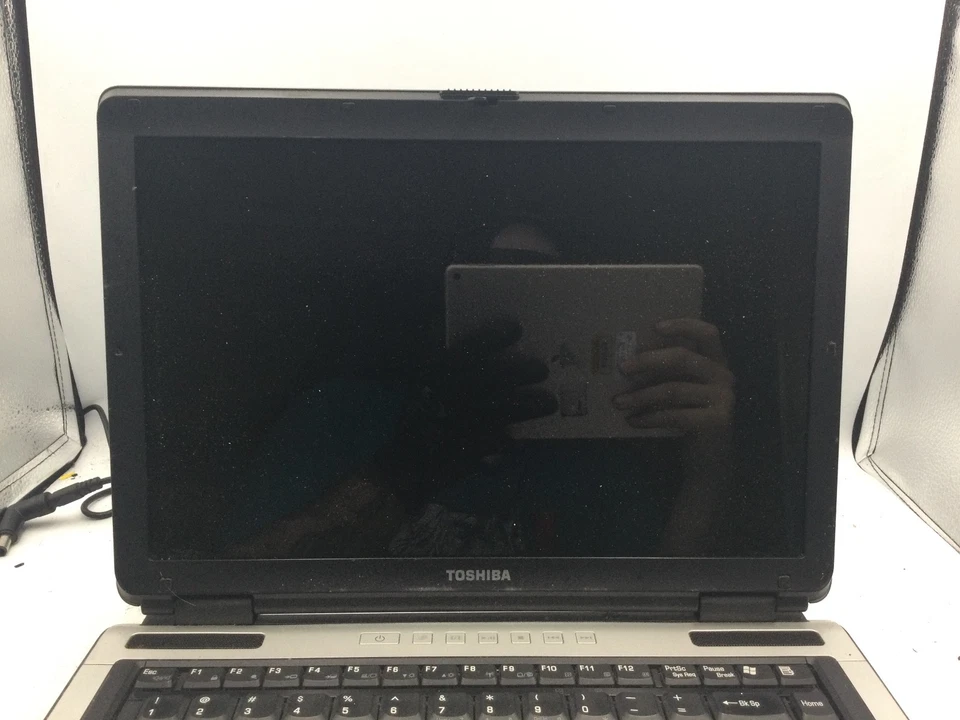 SATELLITE M105-S3041 - FOR PARTS - INTEL CORE SOLO - NO RAM -READ DESCRIPTION-BB - Image 2 of 4