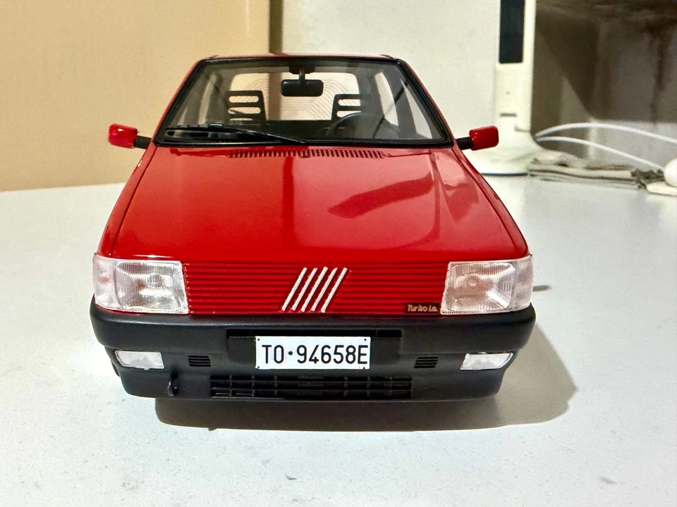 LAUDORACING LM088A FIAT UNO TURBO 1° SERIE 1987 ROSSO 1/18 - Immagine 4 di 4