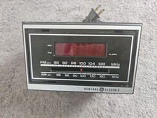 General Electric - Vtg Alarm Clock Radio 7-4620 D - AM/FM Tested  Works Great