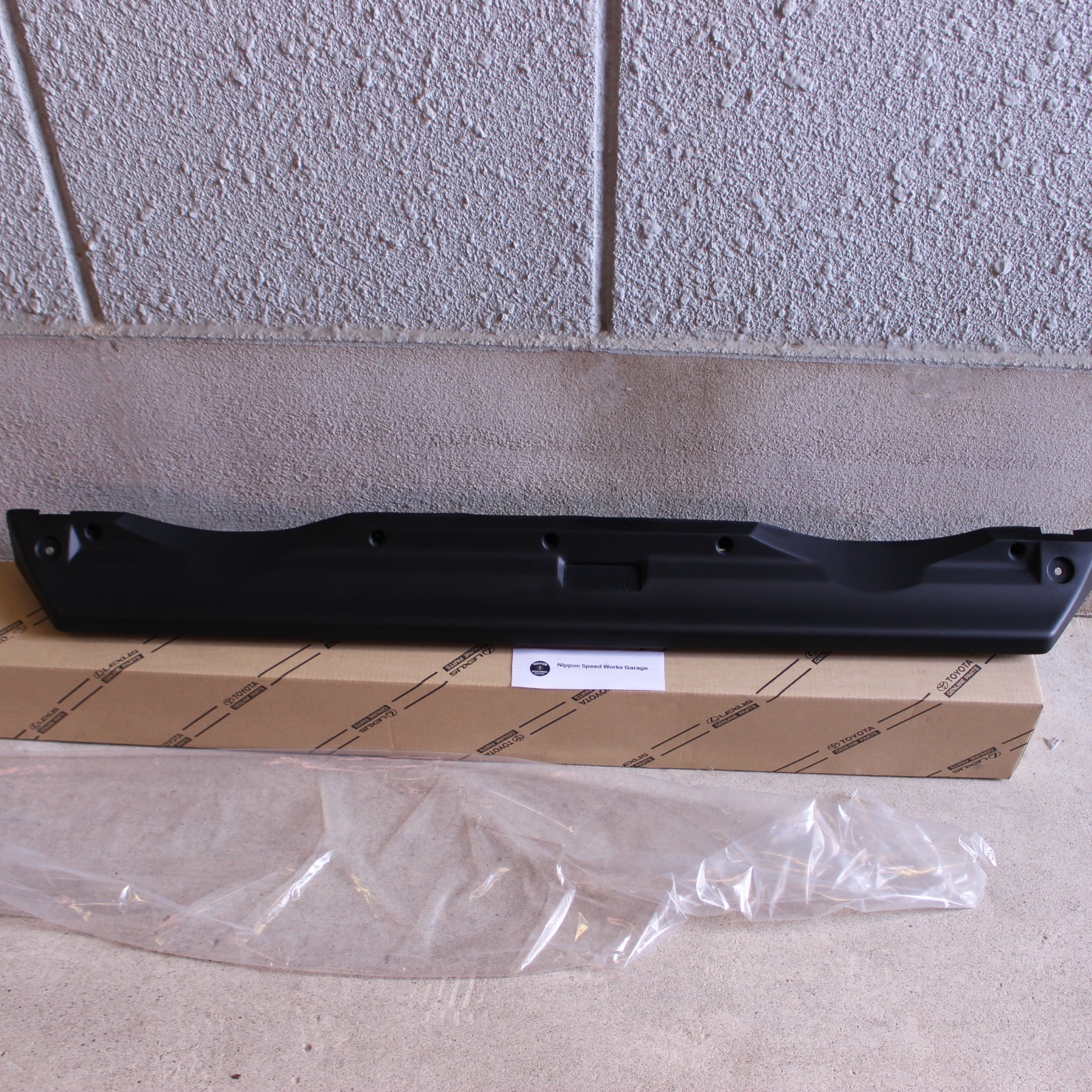 Toyota Genuine OEM LAND CRUISER 72-84 Upper Safety Dash Pad 55404-90301