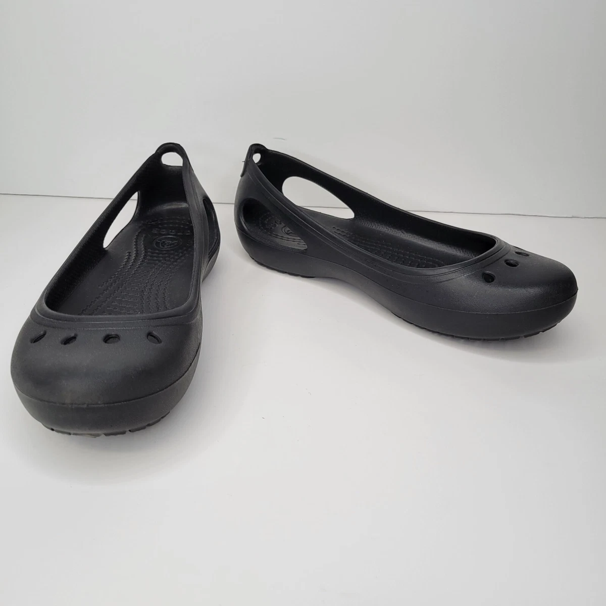 Crocs Women s Size 6 Shoes Slip On Round Toe Cut Outs Black