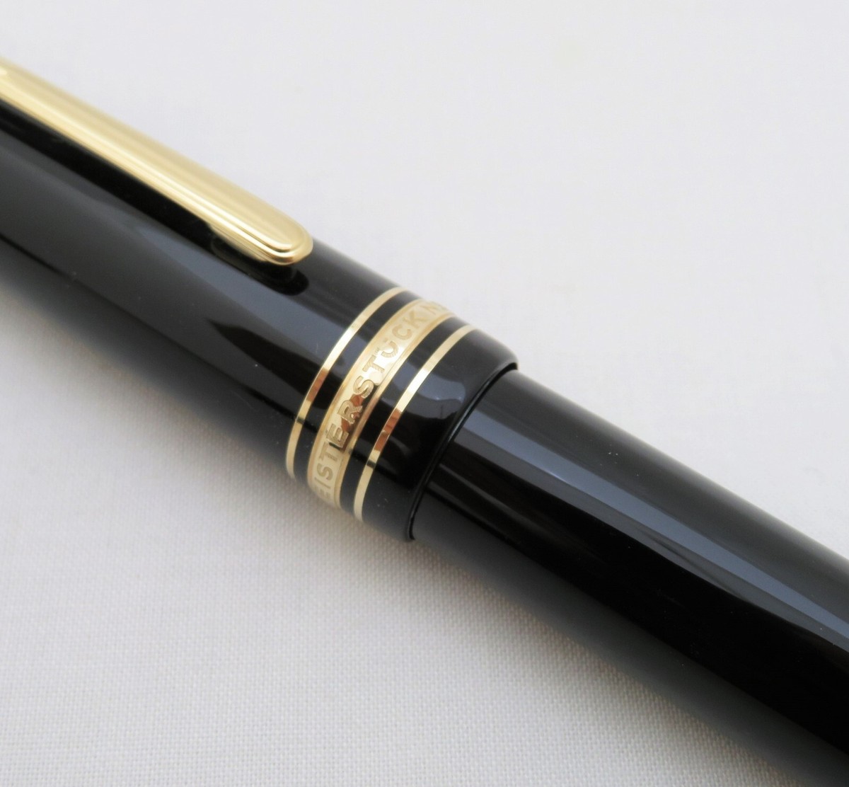 Montblanc Meisterstück Black 4810 Fountain Pen 14 KT 585 Gold Nib