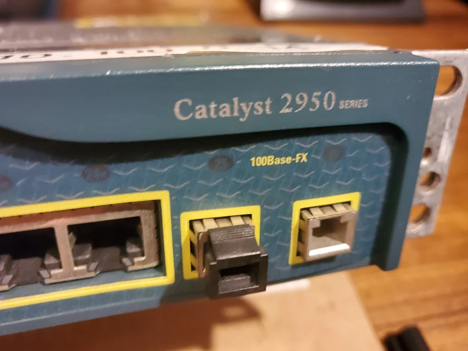 Cisco Systems Catalyst 2950 Series 24-Port Ethernet Switch FREE SHIPPING Used - Image 4 of 4