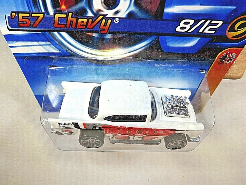 Chevy Hot Wheels #118 Track Aces 2006 8/12 '57 blanco con cromo variación de 10 radios Foto 3 de 4