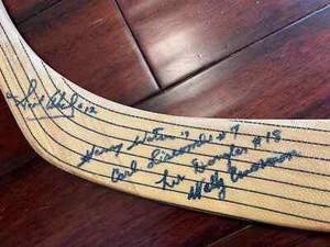 1943 DETROIT RED WINGS STANLEY CUP CHAMPIONS STICK SIGNED BY 5 - Abel, etc COA