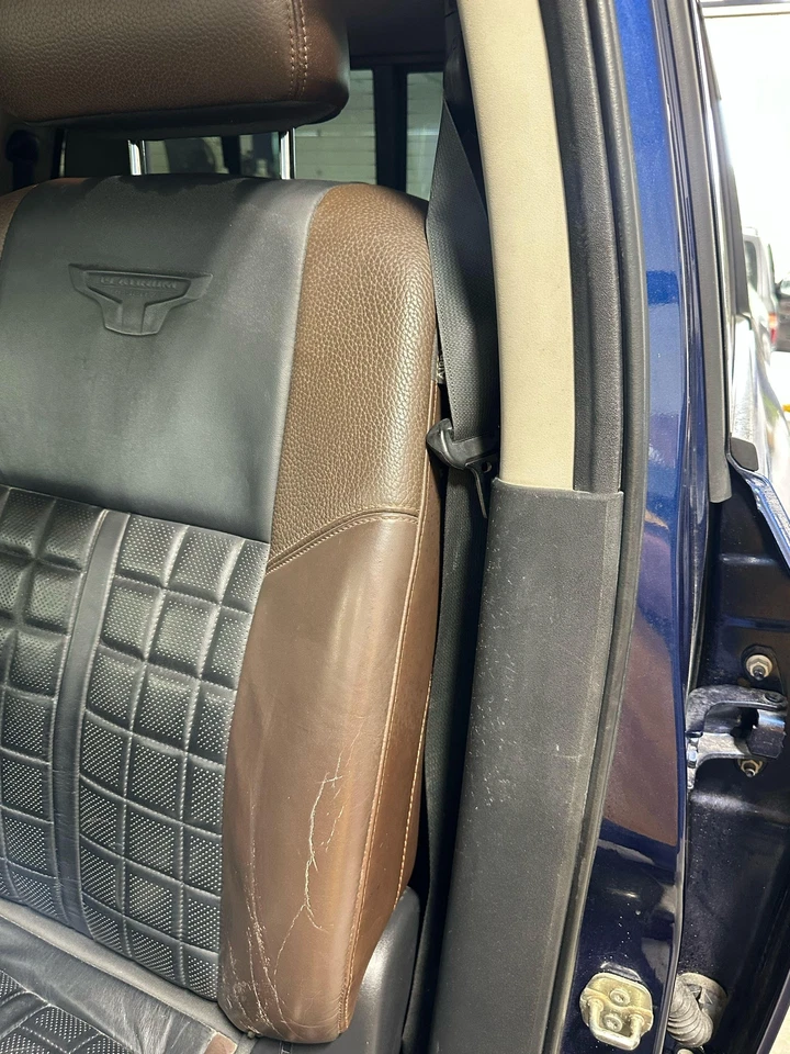 Натяжитель переднего ремня безопасности левый водительский для Nissan Titan XD 16–18 годов выпуска с двойной кабиной - Изображение 3 из 4