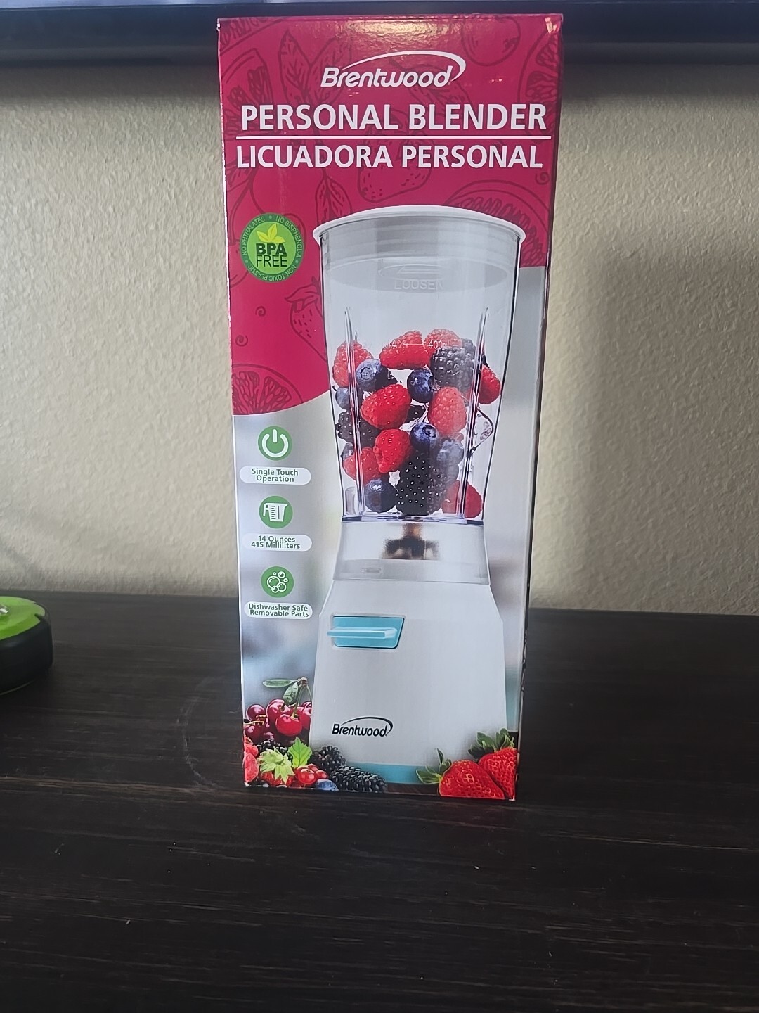 Brentwood 14oz BPA-Free Compact Blender One-Touch Blue and White  