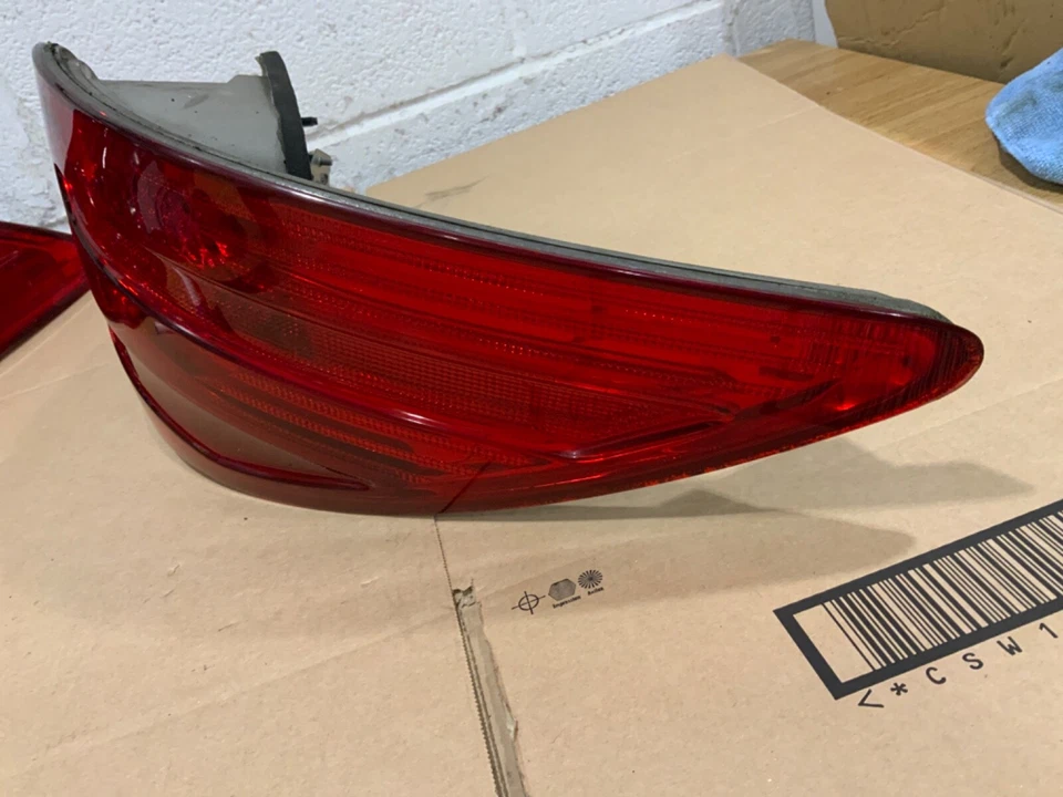 LUZ TRASERA DERECHA MERCEDES-BENZ CLASE R R320 W251 A2518201664 Foto 3 de 4