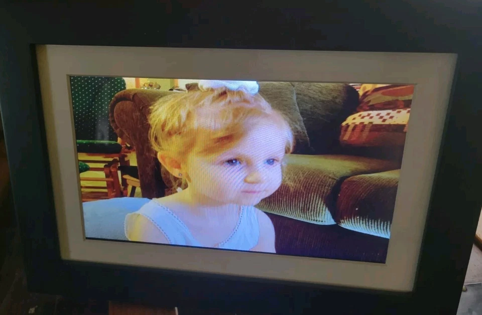 View Sonic, VFD1028W-11 101 10.1" Digital Picture Frame. Open Box Unused - Image 3 of 4