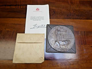 WW1 Bronze Memorial Plaque Dead Man's Penny EDWARD RUSH in Case Antique