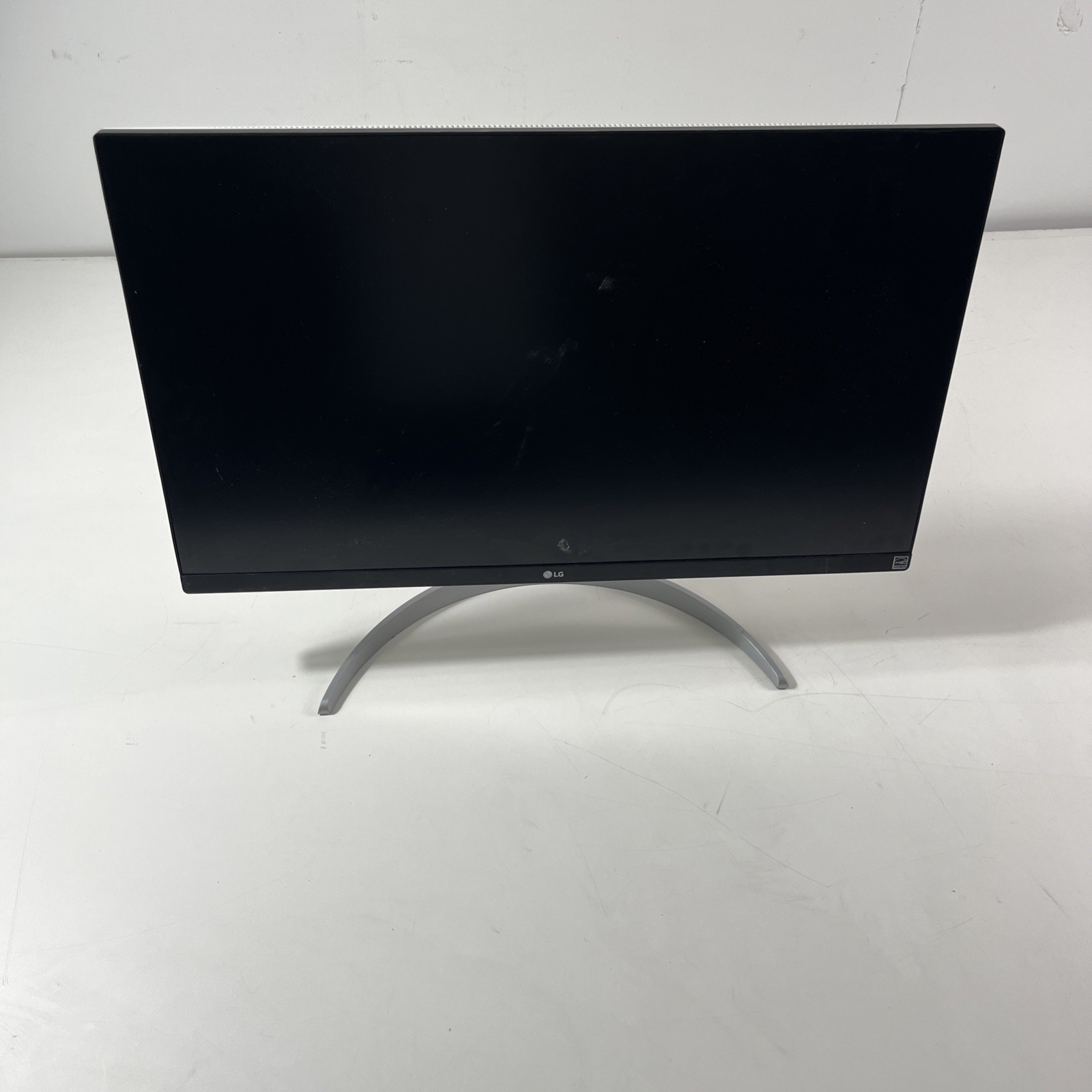 LG 27UP600-W 27-inch Ultrafine 4K UHD (3840x2160) IPS Computer Monitor ...