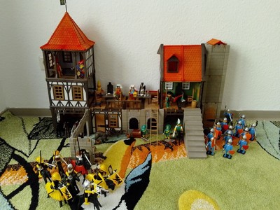 Konvolut von 4häusern Plus 70955MUSEUMFACHWERHAUS Plus Ritter Figuren Sammlung.