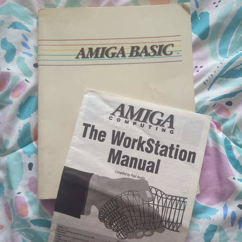 VINTAGE - AMIGA BASIC - MICROSOFT / COMMODORE - HANDBOOK vgc