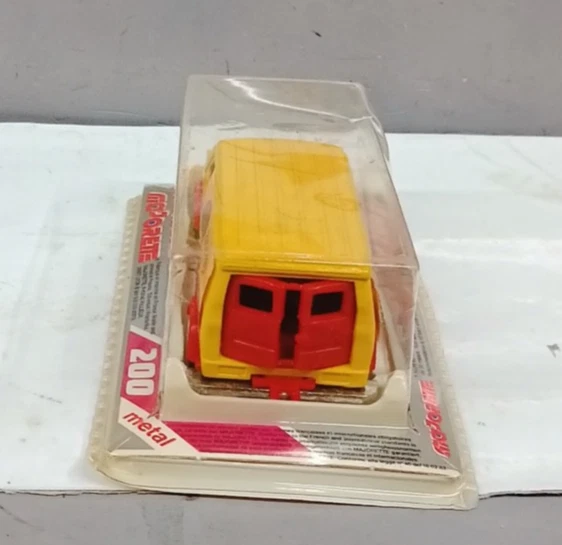 MAJORETTE 1/64 - FURGONE racing team N° 234 MADE IN FRANCE ANNI 80 - Immagine 3 di 3