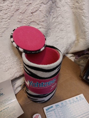 Yahtzee Justice Collector's Edition Complete Fast Shipping Scratches On Case - Picture 8 of 11