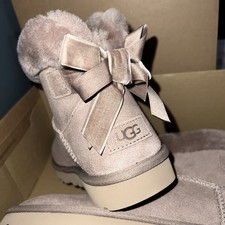 NIB UGG Mini Bailey Bow II Rocky Oak Suede Fur Boots Womens Size 8 US