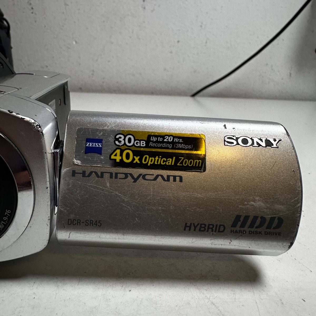 ハンディカム　SONY DCR-SR45 シルバー　中古 Sony DCR-SR45 30GB Hard Drive Handycam Camcorder with 40x