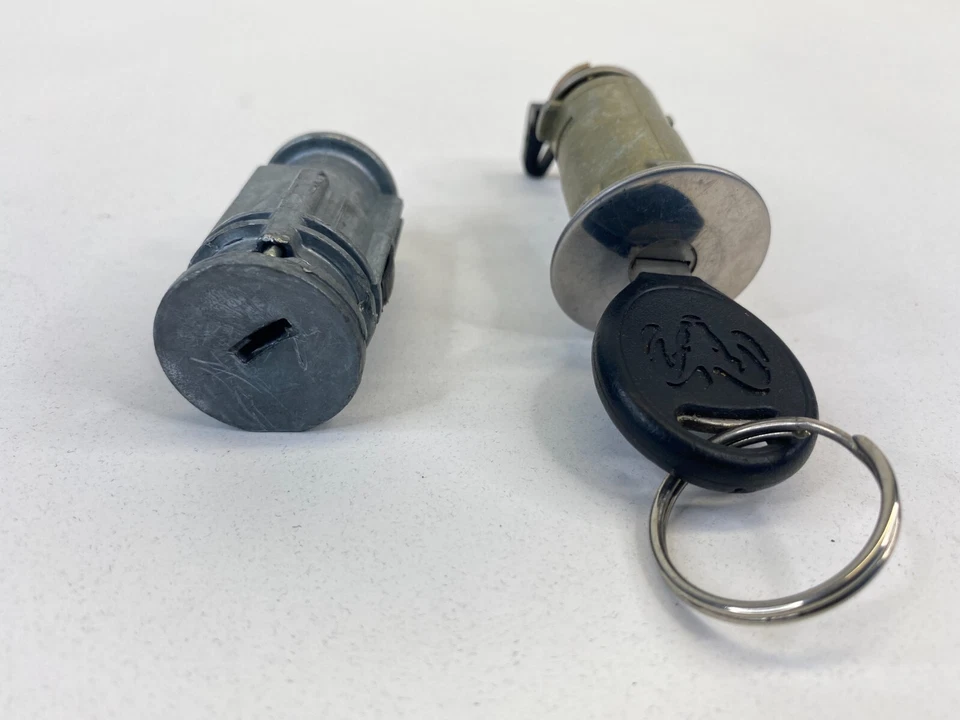 2001-2007 Dodge Grand Caravan 3.8L AT Ignition Switch Lock Cylinder W/ Key OEM — 第 3/4 张图片