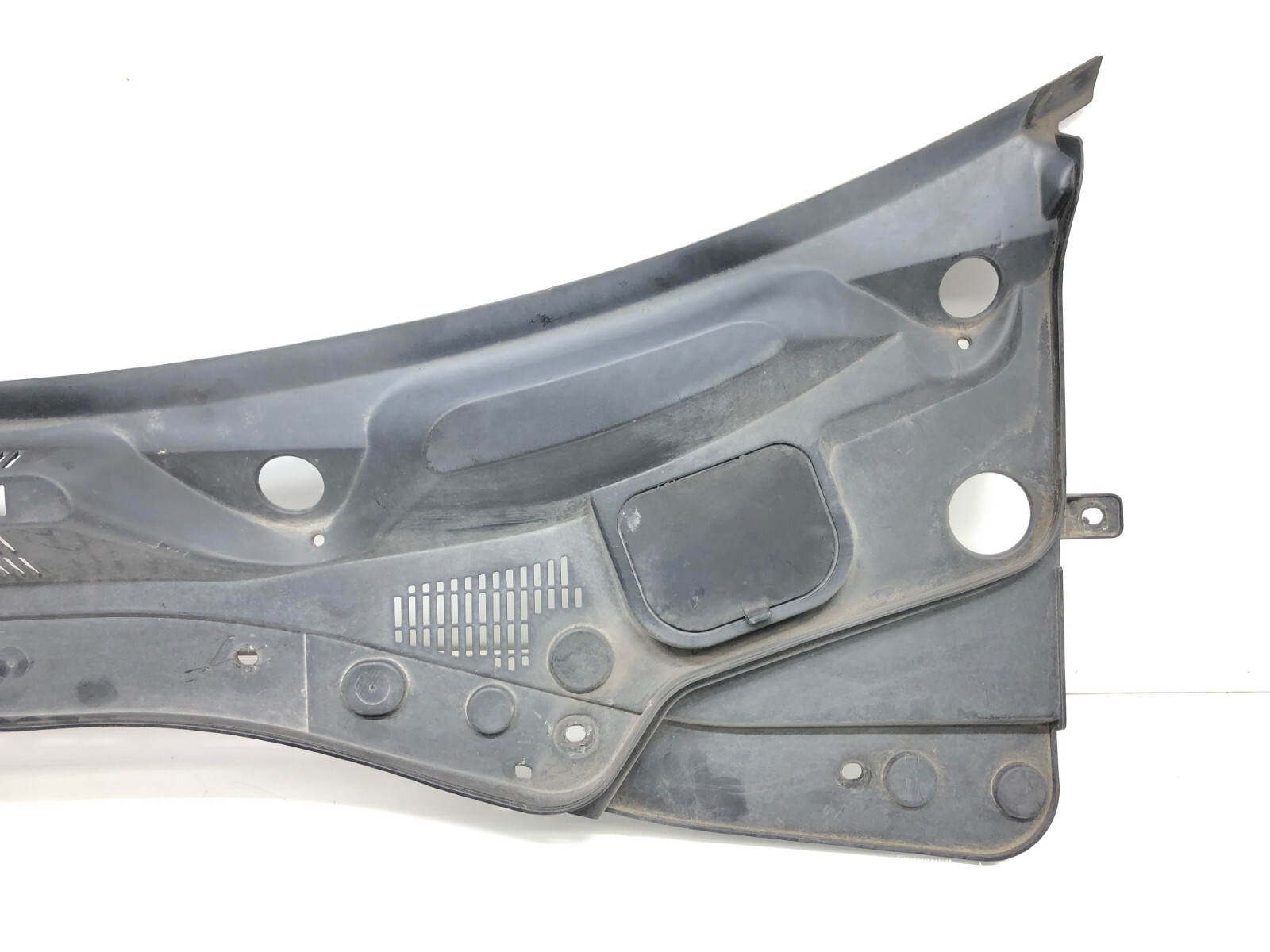 2014-2020 MASERATI GHIBLI FRONT WINDSHIEL COWL PANEL OEM.