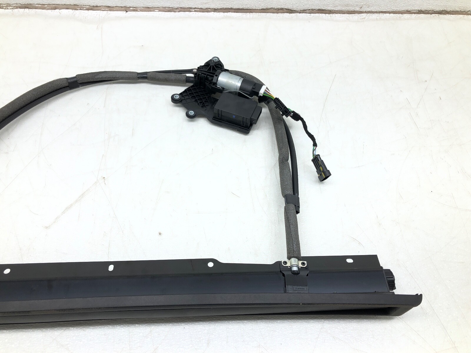 2014-2020 MASERATI QUATTROPORTE LEFT DRIVER REAR WINDOW SUNSHADE ROLLER BLIND.