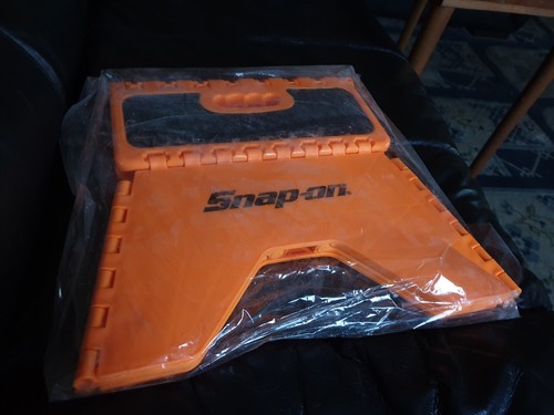 NEW snap on paddock style step stool in orange ssxrstpk09