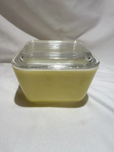 Vintage PYREX 501 Yellow Refrigerator Dish 1-1/2 Cup & Lid “Lid Has Sm. Chip”