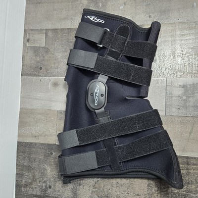 DONJOY Playmaker Knee Brace Wrap Around Hinged Excellent 