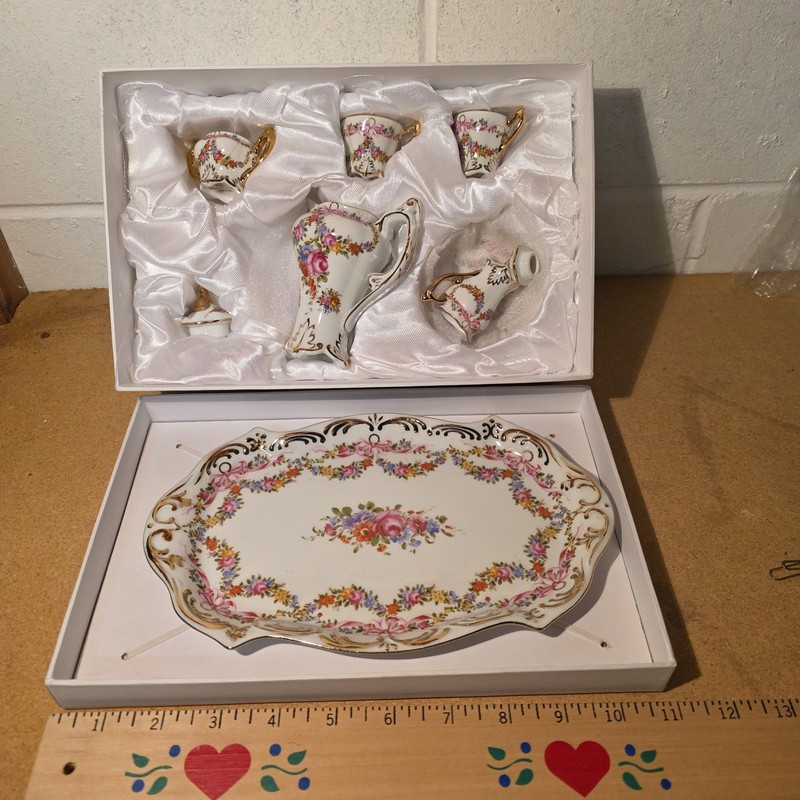 NIB BURTON & BURTON Children's Tea Set Look At Pictures
