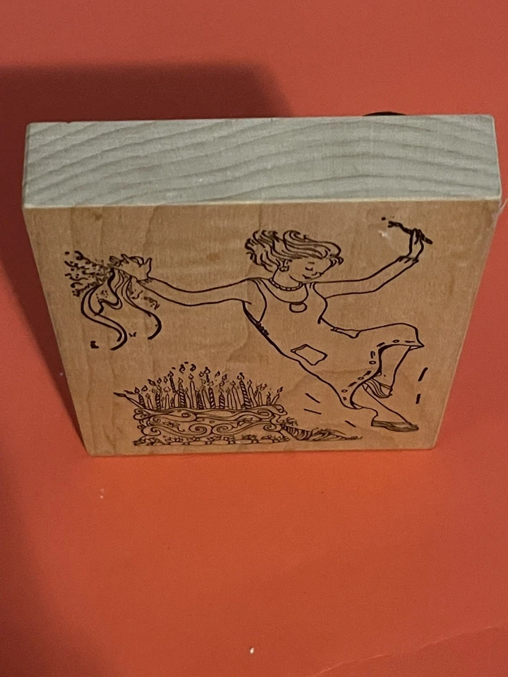 Stampa Rosa DIANE SHAW Sello de Goma M360-60 Dama Saltando Sobre Pastel de Cumpleaños RARO Foto 3 de 4