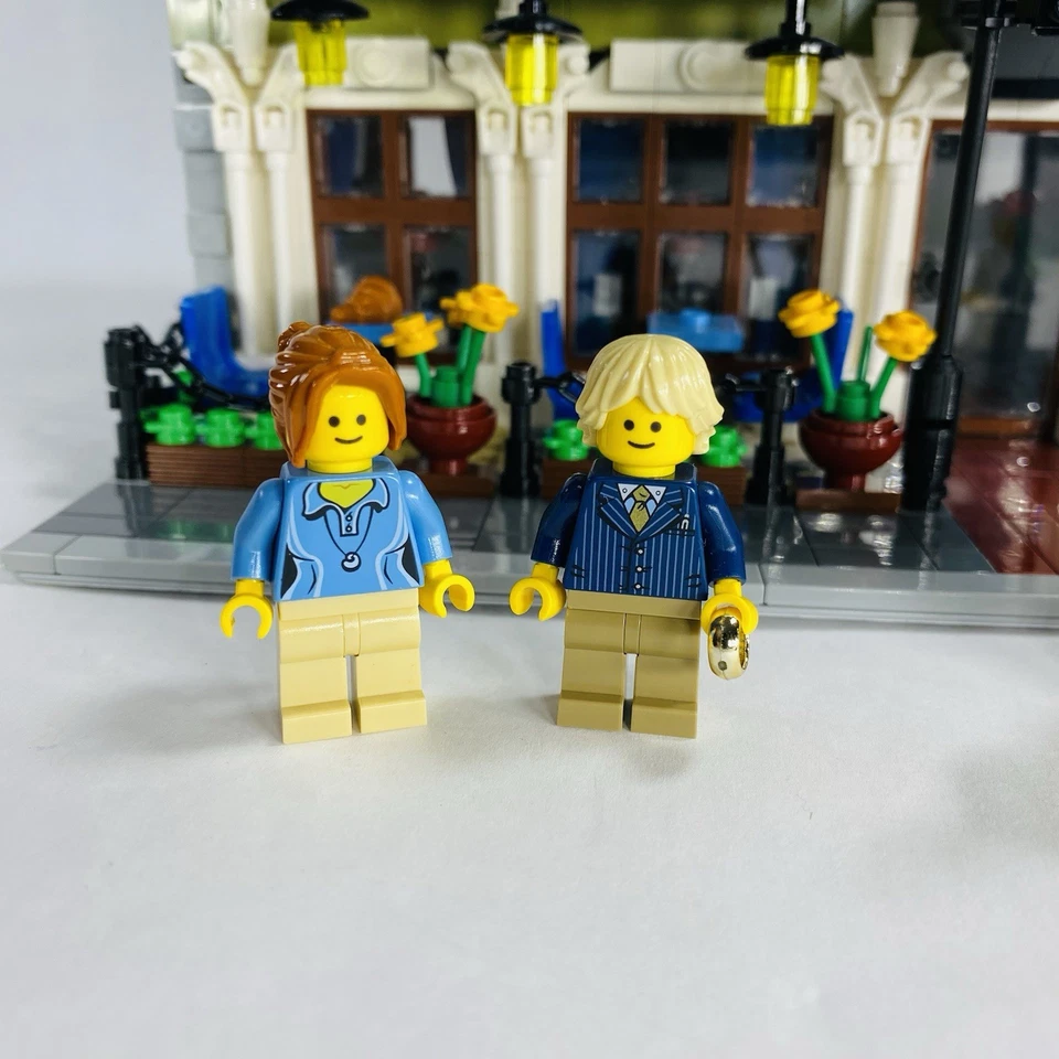 Incomplete! LEGO Creator Expert Parisian Restaurant 10243 No Box or Manual - Image 3 of 4