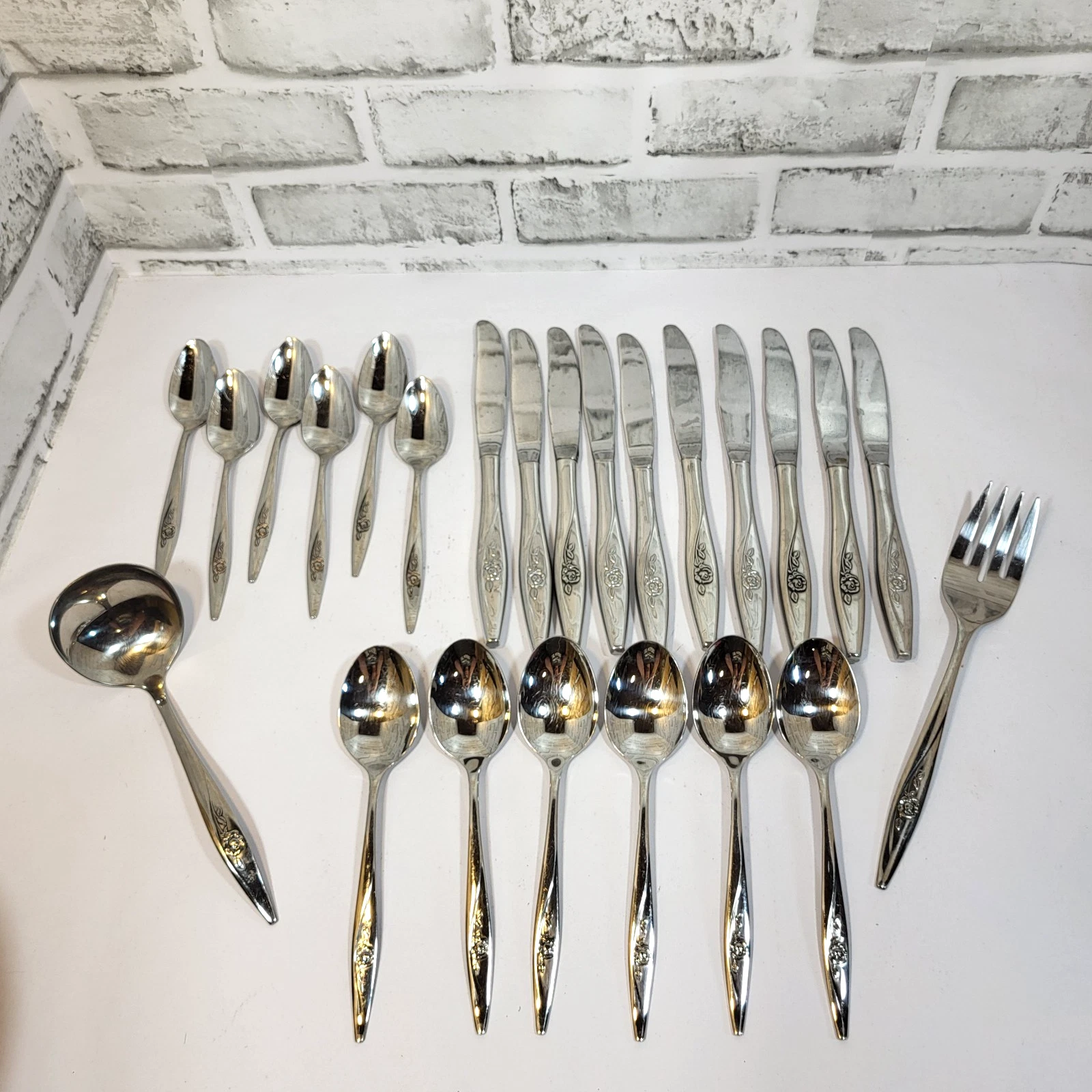 Oneida Craft Deluxe Lasting Rose Stainless Flatware 24 Pieces/Replacements