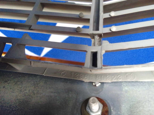 Mercedes Benz w123 griglia radiatore cofano anteriore - Foto 4 di 21