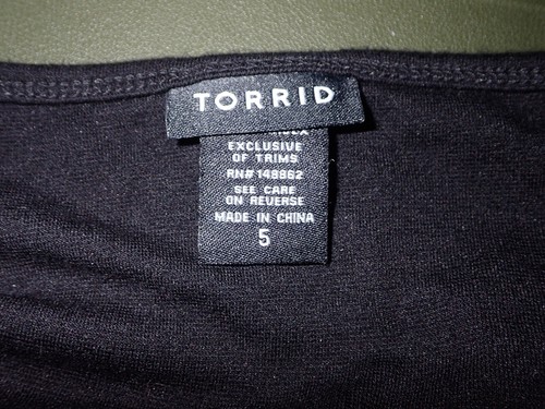 Canotta Torrid taglia 5 (taglia 5X) crop cami nera stringata davanti spalline spaghetti - Foto 5 di 7